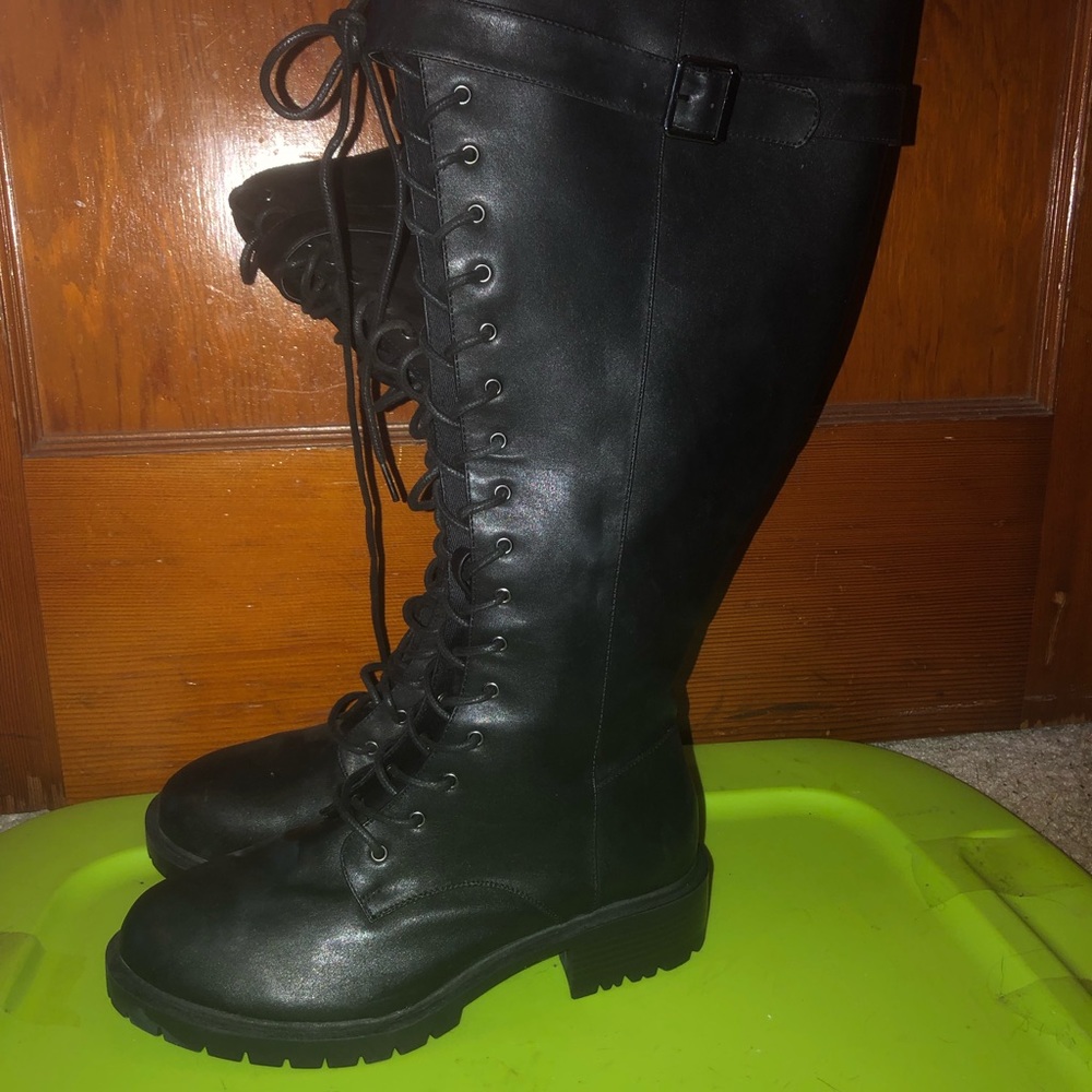 Torrid Knee high boots wide calf size 9